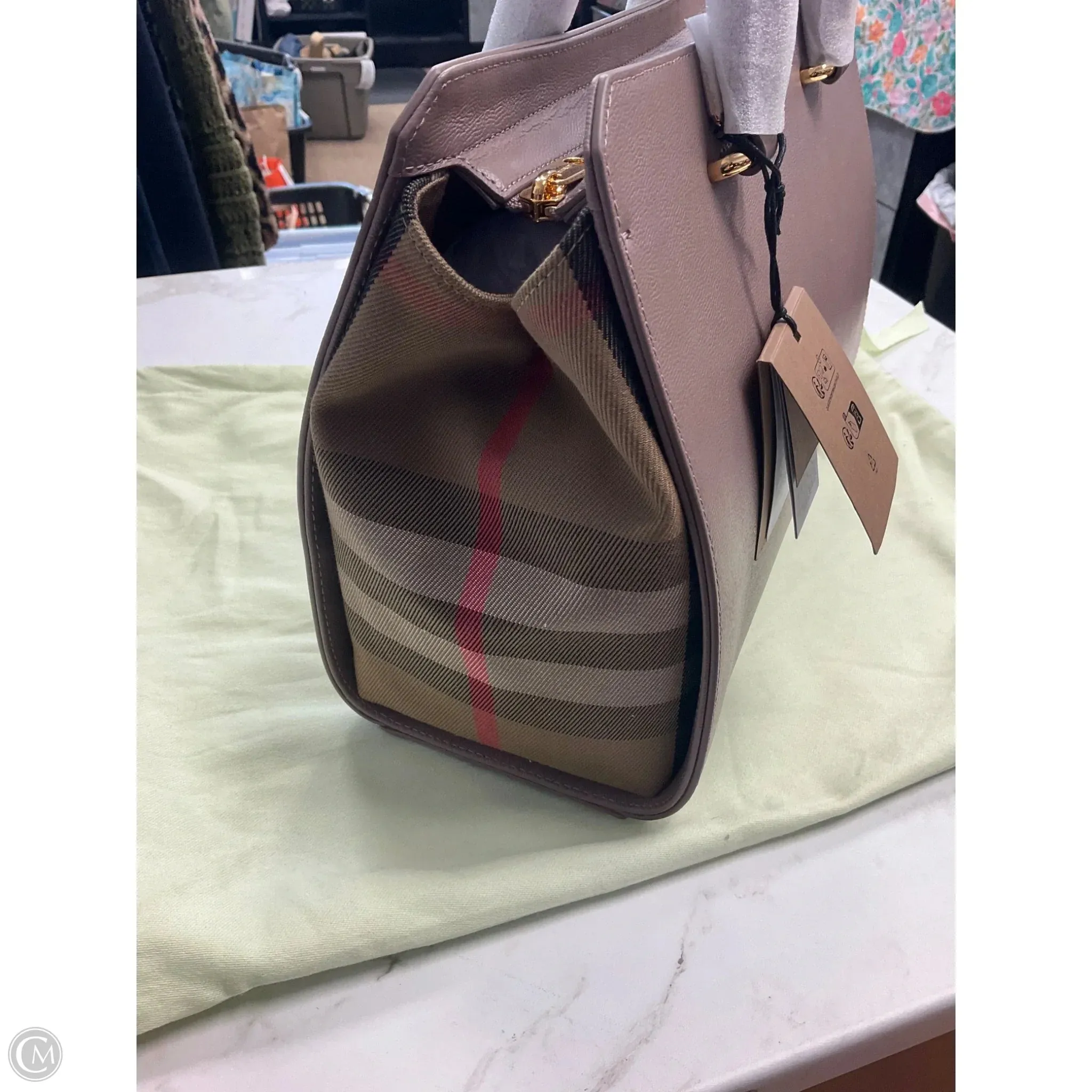 Burberry Handbags Handbag Luxury Designer By Burberry, Size: Large