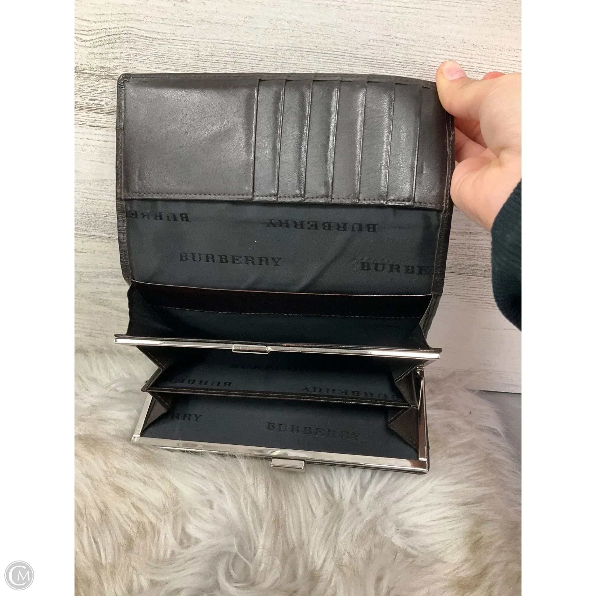 Burberry Handbags Wallet By Burberry, Size: Medium