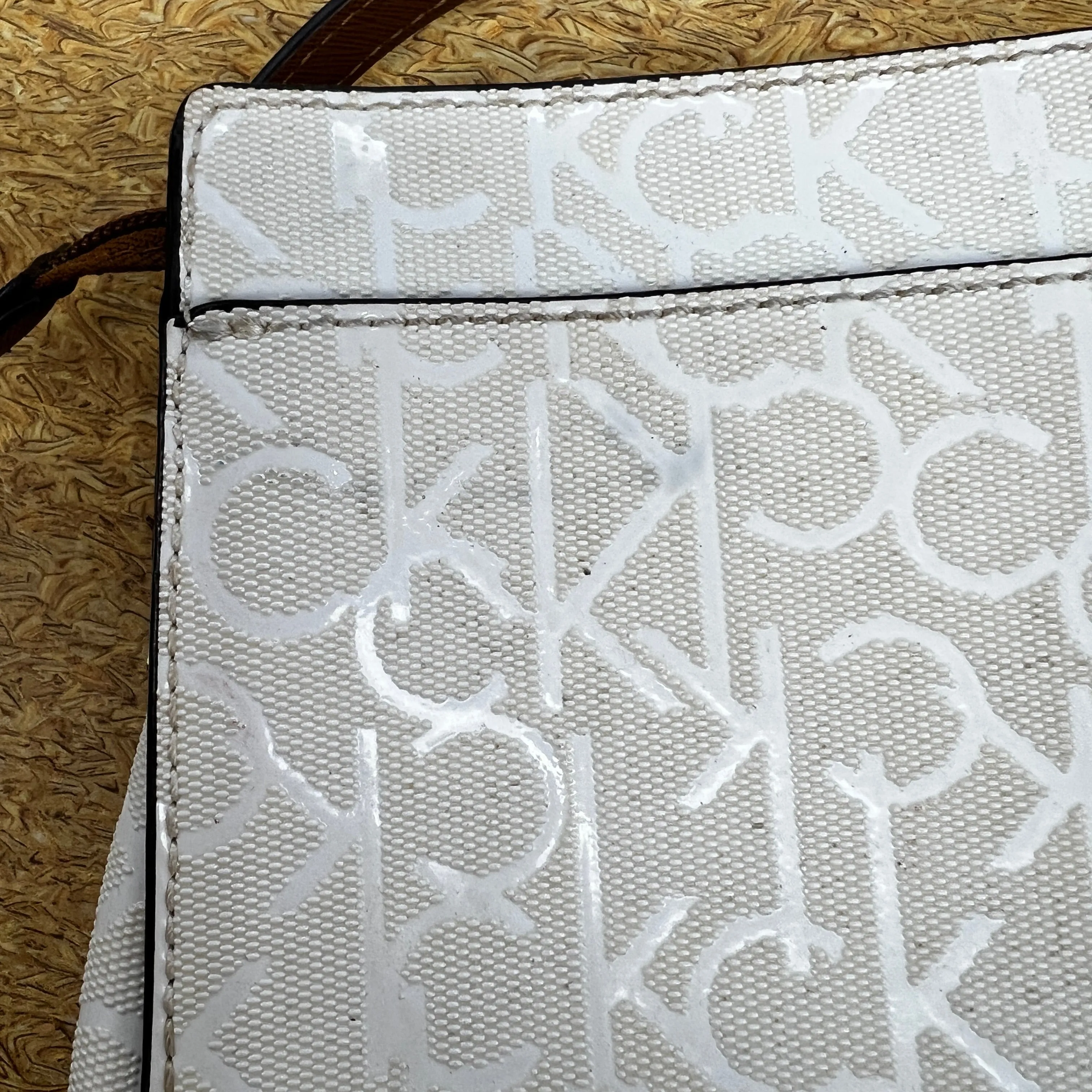 Calvin Klein Handbags Crossbody By Calvin Klein In Cream, Size:Small