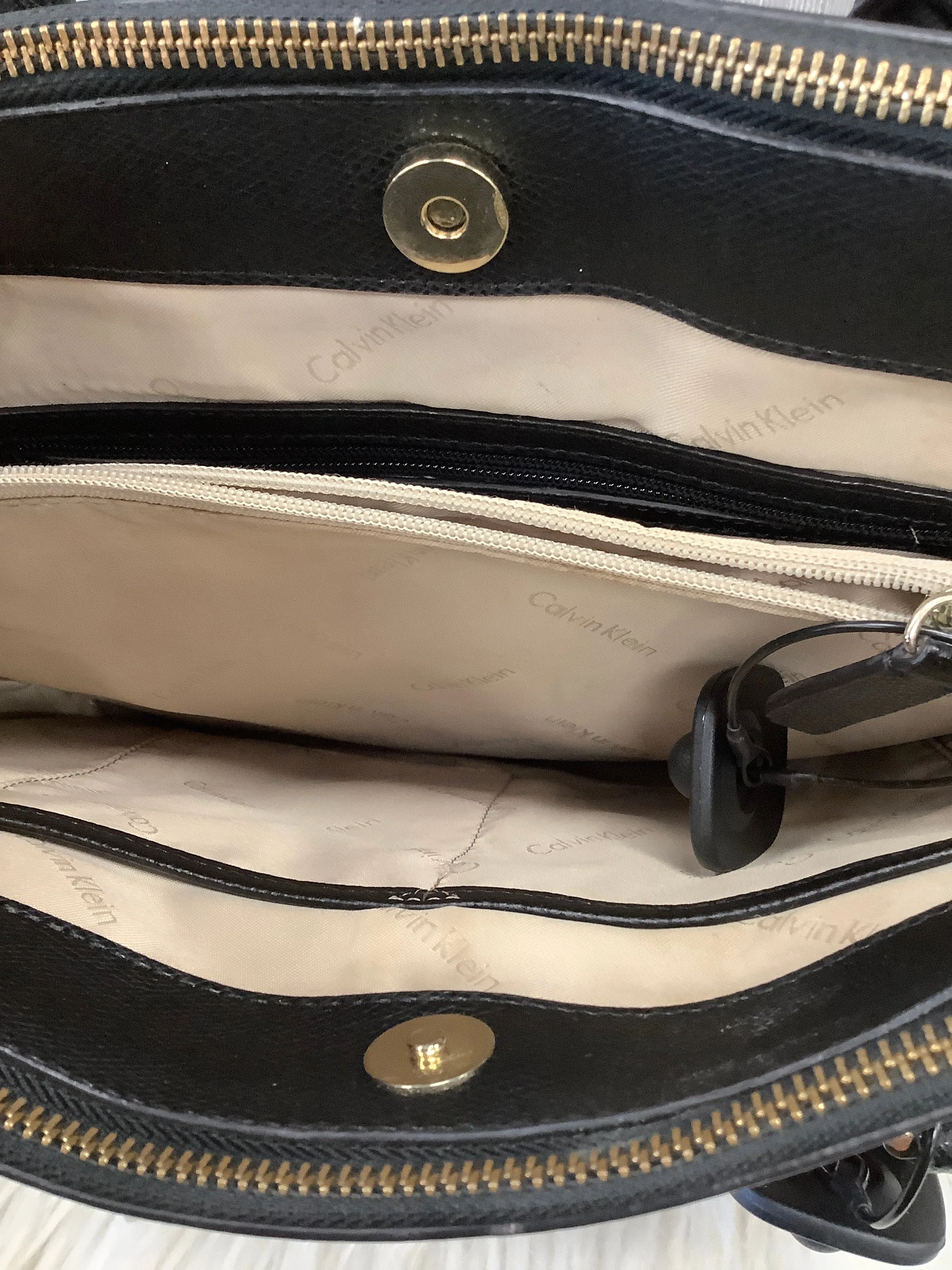 Calvin Klein Handbags Handbag By Calvin Klein, Size: Medium