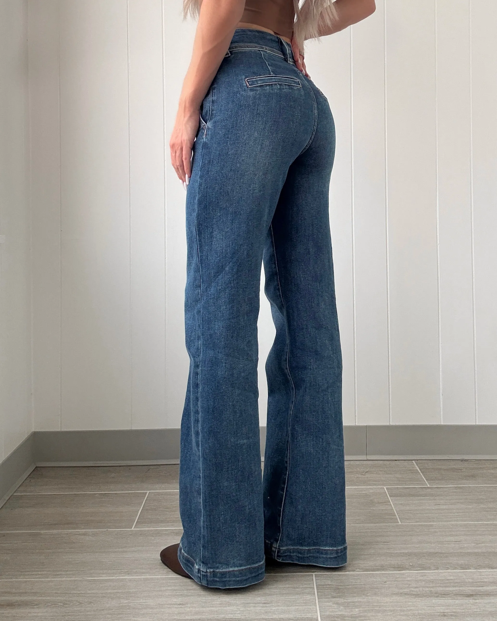 Evelyn High Rise Double Button Jeans - Denim