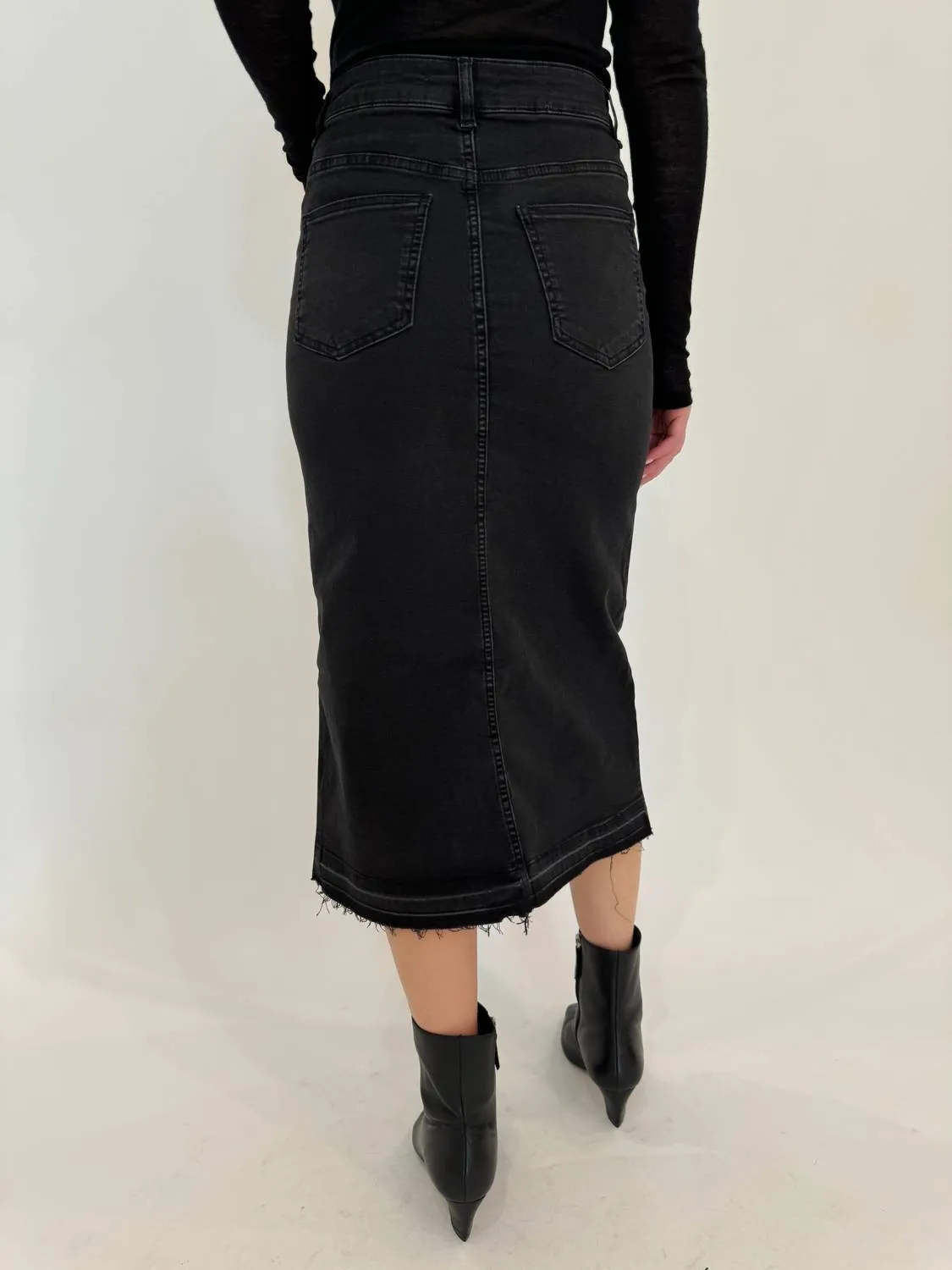 Geneva Jean Front Slit Skirt In Washed Black