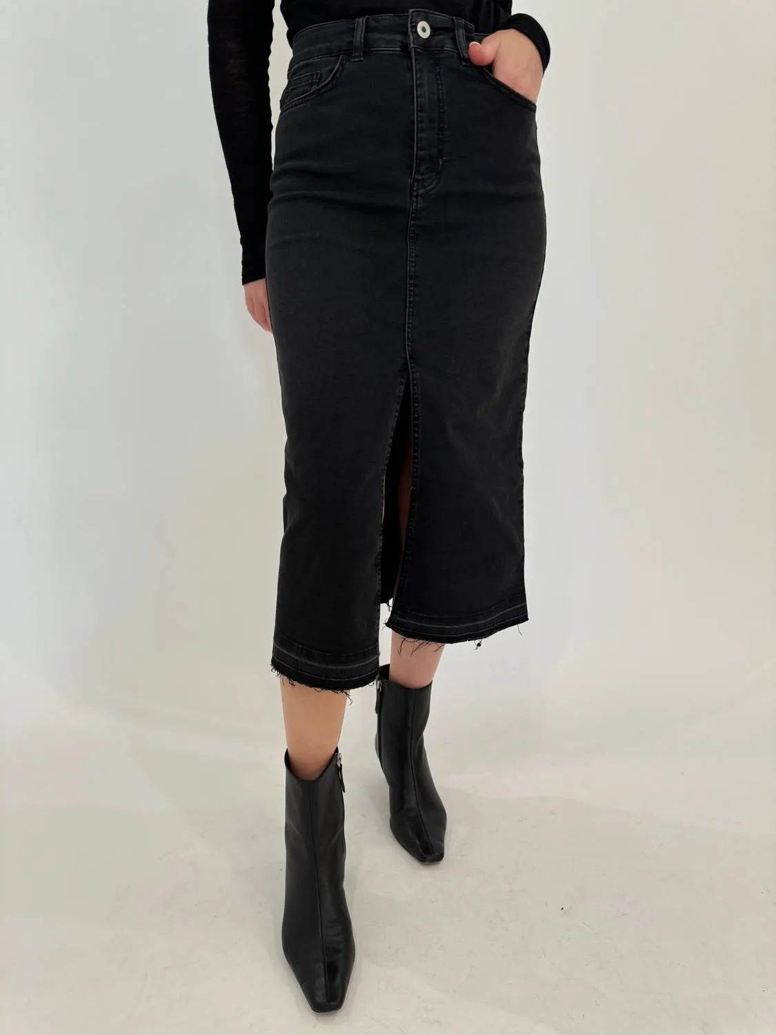 Geneva Jean Front Slit Skirt In Washed Black
