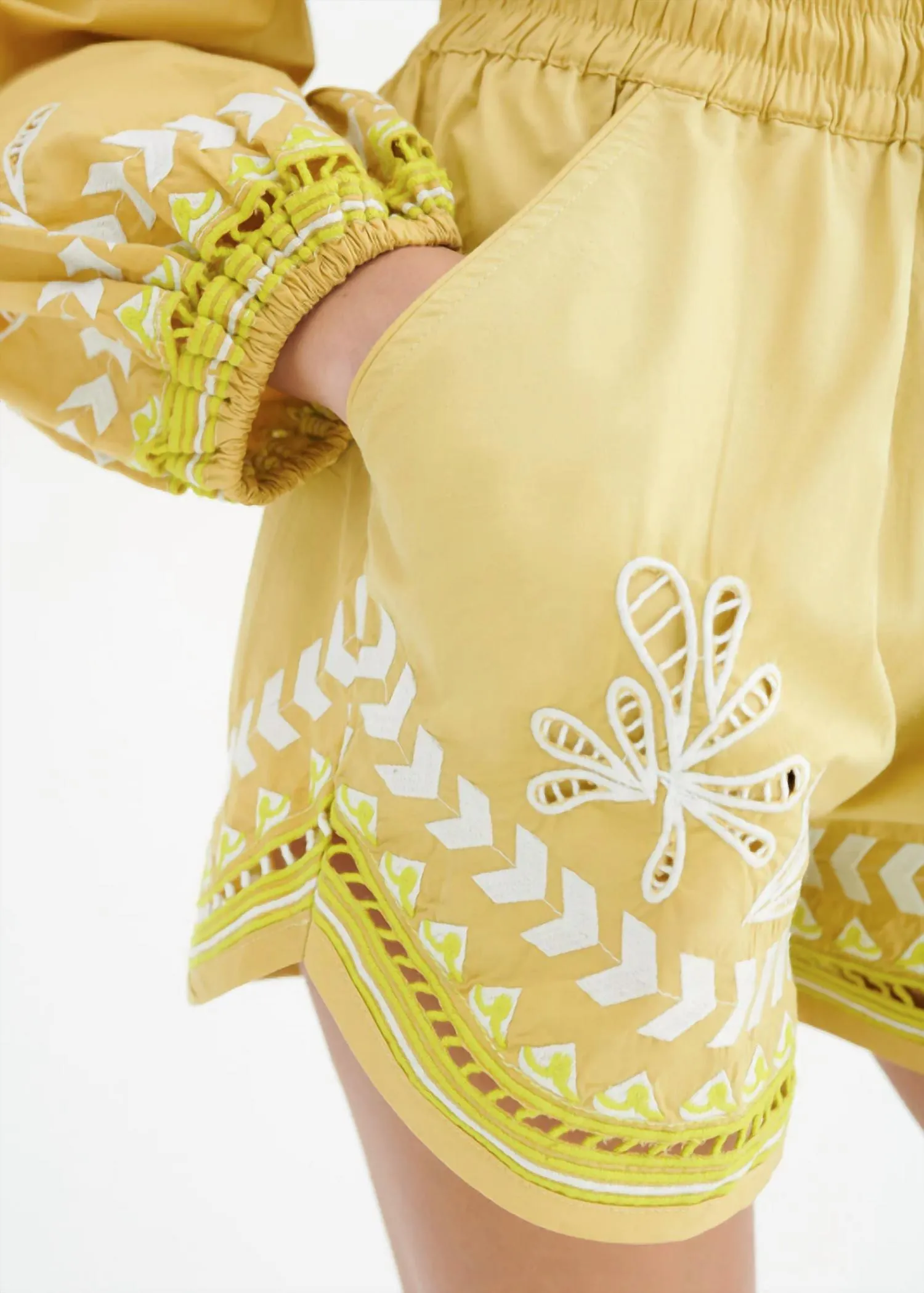 Henry Embroidered Shorts In Soumy Olive