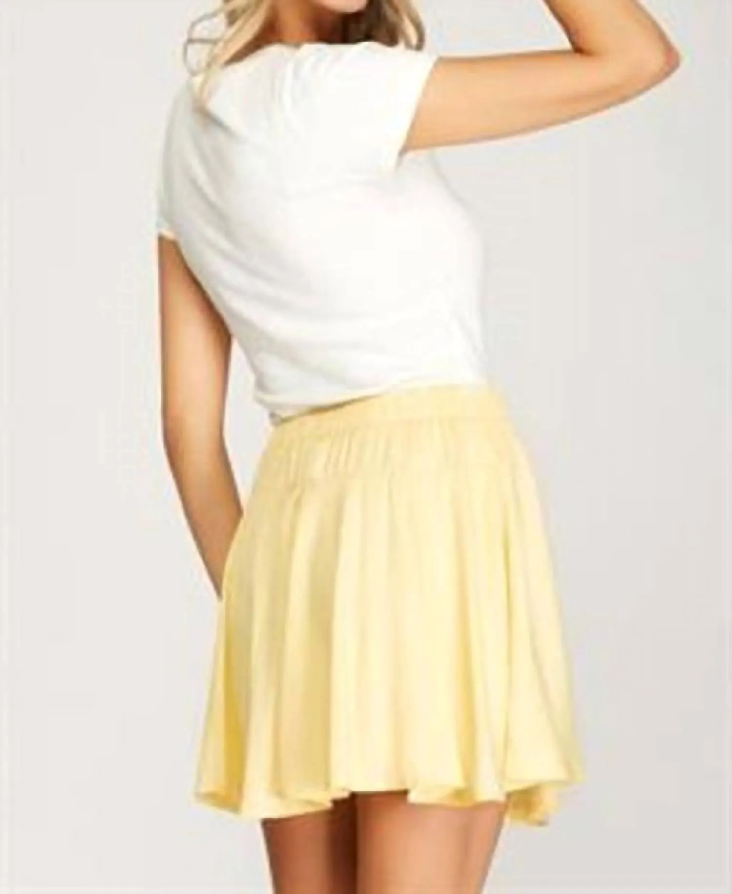 Lydia Shorts In Pale Yellow