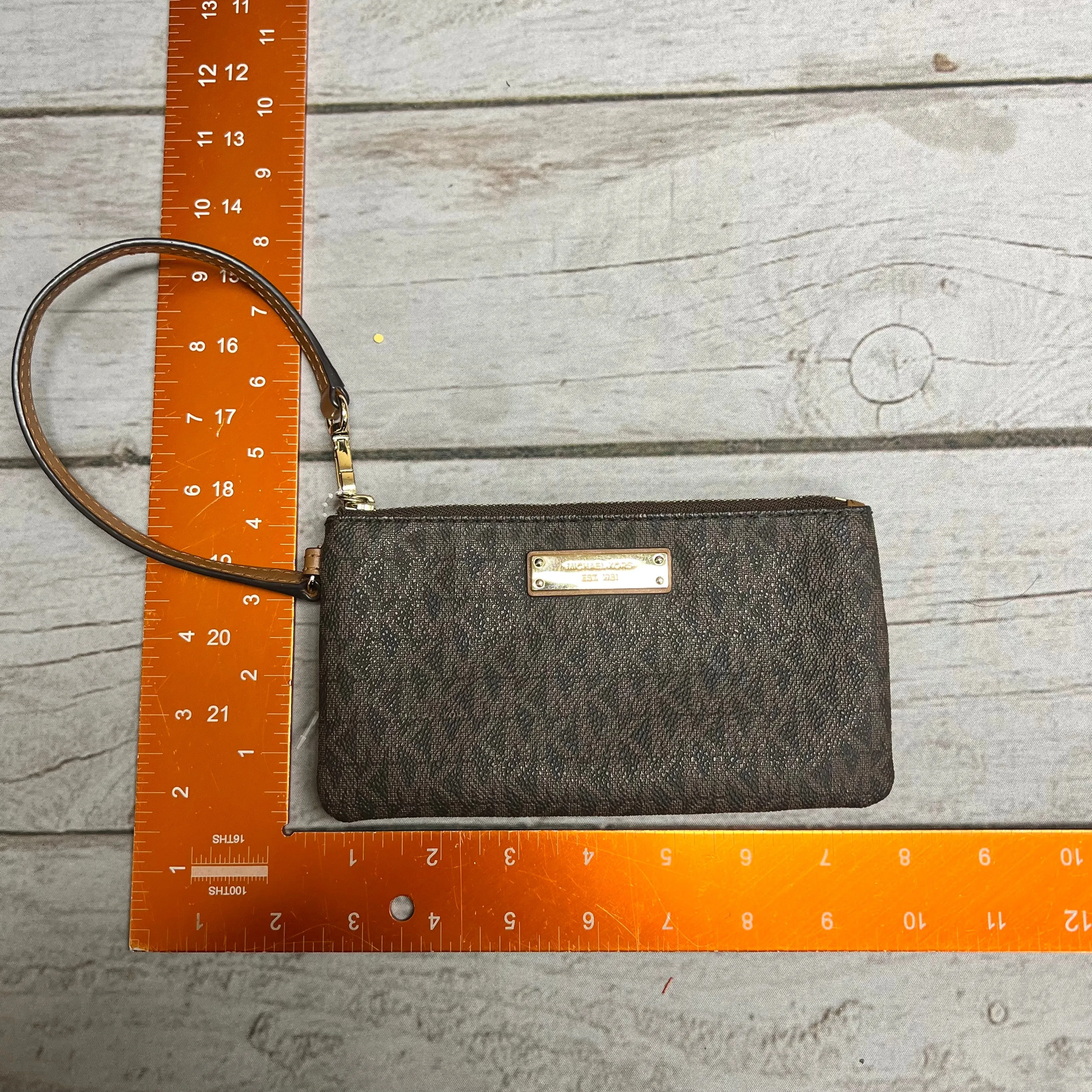 Michael Kors Bags Wristlet Designer By Michael Kors, Size: Medium