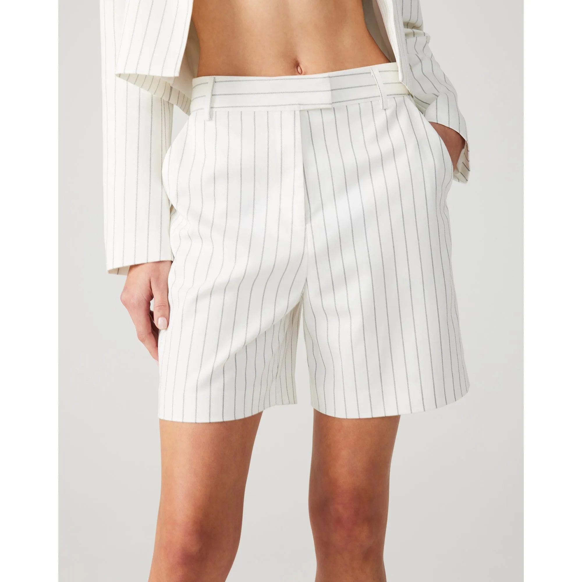 Rubina Shorts White/black