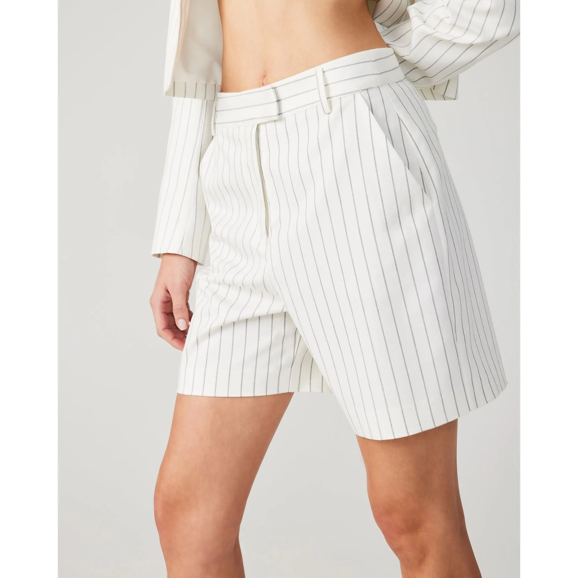 Rubina Shorts White/black