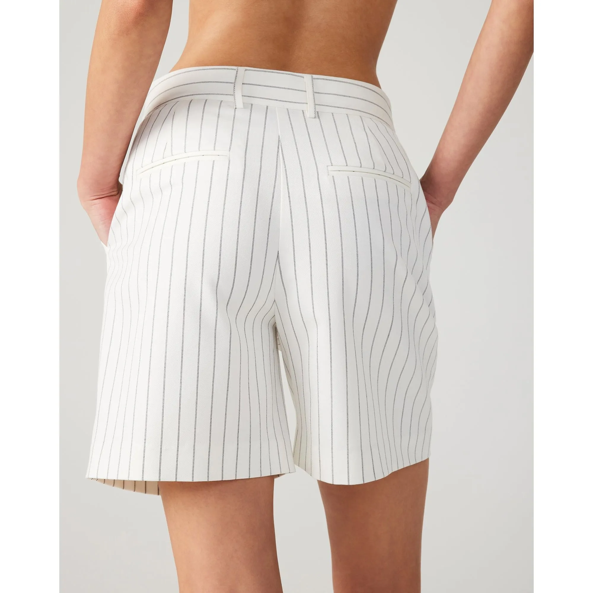 Rubina Shorts White/black