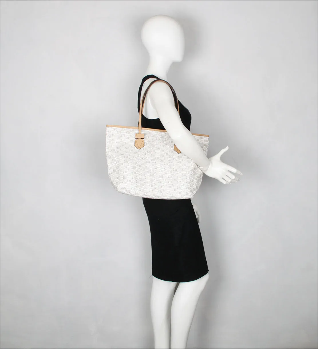 Saint Tropez Zip Tote MM, Milk / Cappuccino Trim Moreau Bags