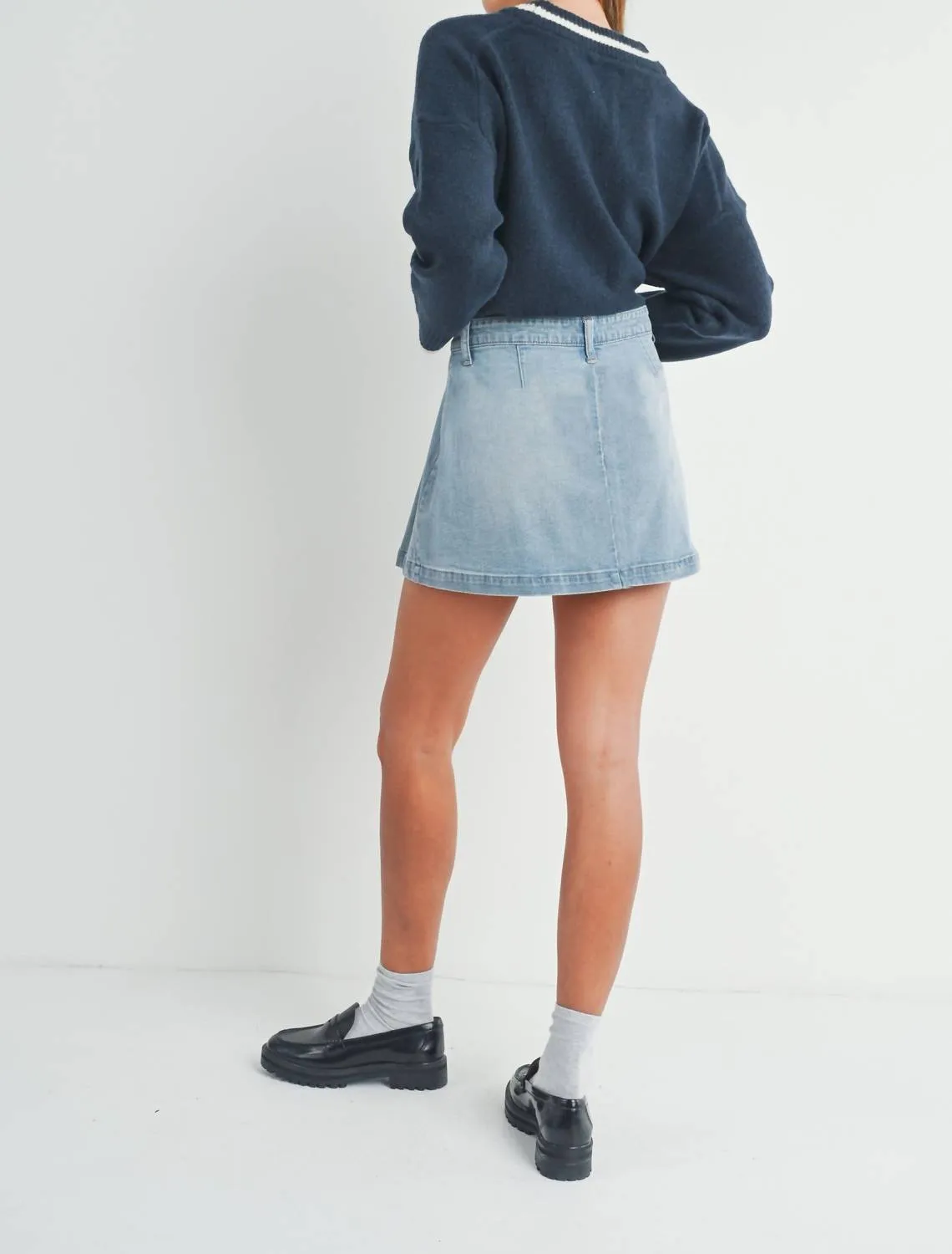 Stacey Low Rise Pleated Skirt In Light Denim