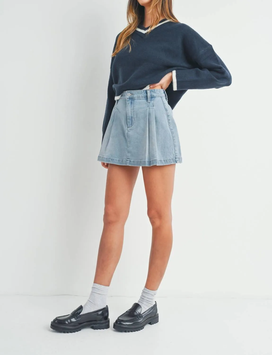 Stacey Low Rise Pleated Skirt In Light Denim