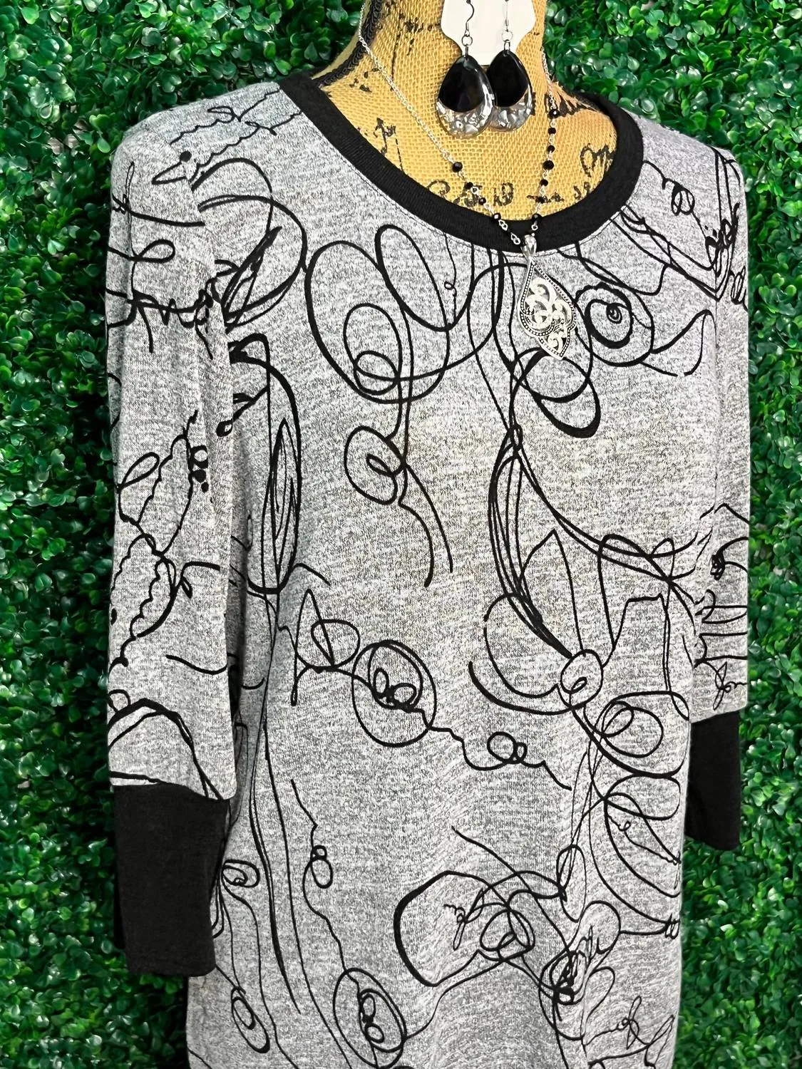 Women Cherish This Moment Tunic In Grey/black